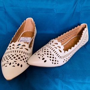 Report White Pointed Toe Laser Cut flats 10 NWT